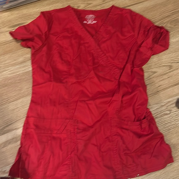Red women’s scrubs - Picture 1 of 1